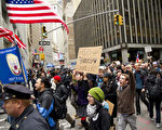 11月17日纽约占领华尔街示威游行（摄影: 戴兵 / 大纪元）