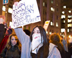 纽约11月17日晚占领华尔街在富利广场（Foley Square）举行大型集会（摄影: 戴兵 / 大纪元）