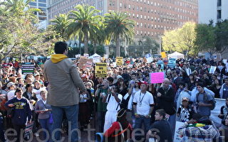 图：示威者在旧金山占领地贾斯汀赫尔曼（Justin Herman）广场举行集会的场面。（摄影：何真/大纪元）