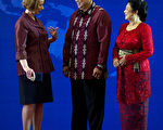 吉拉德和印尼總統蘇希洛及夫人(攝影：JIM WATSON/AFP/Getty Images)