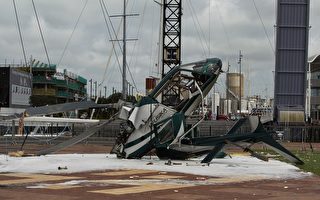 搭建巨型耶诞树 纽西兰直升机坠毁
