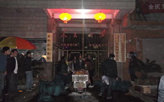 桂林“钱云会”200村民抬尸到公安局抗议