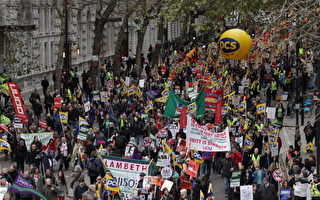 抗议养老金改革 英国30年最大规模罢工