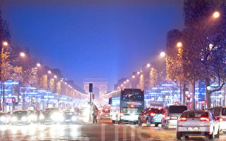 巴黎香榭麗舍大街披上聖誕綵燈裝