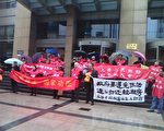 上海讨房团前往市府信访办，继续讨房行动。（知情者提供）
