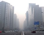 美国驻中国大使馆自测北京空气质量数据与中共官方数据明显不符，引大陆民众关注。图为近日北京街景。（STF: LIU JIN / AFP ImageForum）