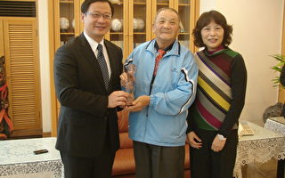 吴志扬接见全国语文竞赛冠军选手