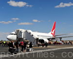 澳航短途機艙服務員接受澳航加薪（攝影：簡玬/大紀元）