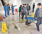 深圳搭地铁漏水（网路图片）