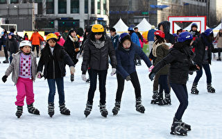 组图：首尔广场滑冰场对外开放