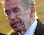自由鬥士、捷克前總統哈維爾（Vaclav Havel）今天（2011年12月18日）過世，享年75歲。（AFP PHOTO/ MICHAL CIZEK）