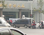 杭州经租房业主们冒着严寒到杭州房地产管理局讨要自家私房（知情者提供）