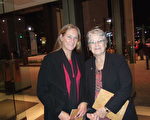 黛博拉‧斯圖爾特（Debora Archer Stewart）是一位法律顧問。12月27日晚，她與母親一起觀看了神韻在休斯頓的最後一場演出。（攝影：李明希/大紀元）
