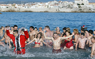 組圖：不畏低溫 歐民眾冬泳慶新年