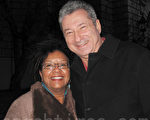 Jacon Cohen夫妇于1月7日下午2点在旧金山歌剧院观看了神韵演出（摄影：马有志/大纪元）