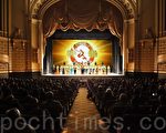 2012年1月7日下午神韵纽约艺术团在旧金山歌剧院的演出结束时，获得全场观众的热烈掌声。（摄影：李明/大纪元）