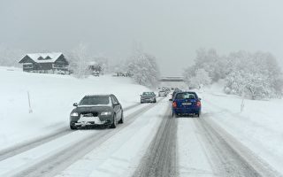 奥地利暴雪 1.5万游客困滑雪场