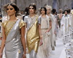 传统与现代 印度连衣袍站上巴黎秀场