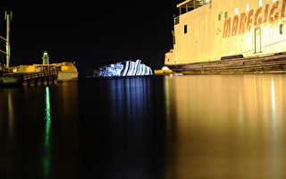 2012年1月16日，在意大利托斯卡尼外海触礁的豪华邮轮歌诗达协和号，事发至今第3天，共有29名人员失踪。（FILIPPO MONTEFORTE / AFP）