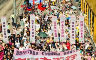 港警拘捕示威者激增 被批濫權