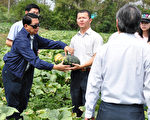 掏腰包待客    泰国省长印象