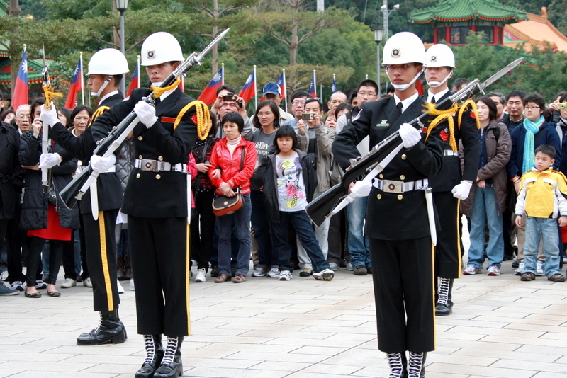 ä»ªé˜Ÿå®˜å…µè‹±æŒºæƒŠè‰³é¦™æ¸¯æ¸¸å®¢ å¤§çºªå…ƒ