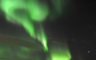 太陽風暴來襲 挪威上空出現極光