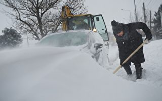 中欧东欧暴雪 数百人受困车内