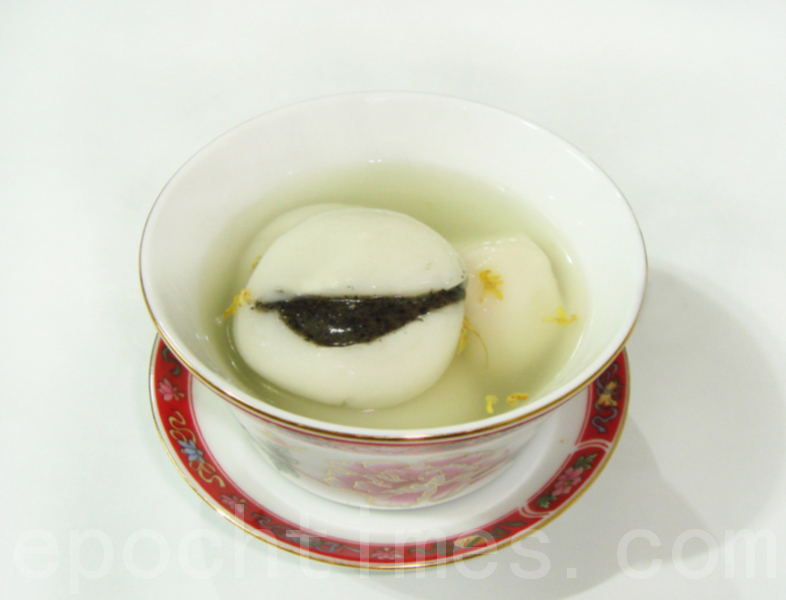 香甜軟綿的「元宵」是元宵節的應景食品(攝影： 彩霞/大紀元)