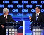 圖中左為金里奇（Newt Gingrich），右為羅姆尼（Mitt Romney）在1月27日的辯論會上。    （圖片來源:PAUL J. RICHARDS / 2012 AFP)