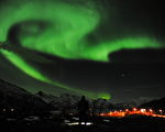 挪威北部特罗姆瑟市近郊的北极光（Rune Stoltz Bertinussen / AFP）
