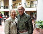 投資家斯坦利‧澤曼（Stanley Zerman）先生與夫人阿迪爾‧澤曼（Adele Zerman）非常激動地說：「神韻演出是生平所見最殊勝、美好的演出，我們非常慶幸有機會欣賞神韻。」（攝影: 楊辰 / 大紀元）