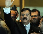 2012年2月13日，巴基斯坦总理季兰尼（Yousuf Raza Gilani）恐因藐视最高法院面临起诉，总理职位将不保。（AAMIR QURESHI/AFP/Getty Images）