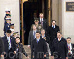 習近平訪問美國期間,美國官員爆出王立軍向美國和北京方面都交代了「薄熙來和周永康秘密計劃阻止習近平接班」的消息。圖為中共政治局常委、國家副主席習近平與美國國防部長(右)。(攝影: 李莎/大紀元)