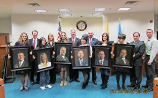 Hillsborough市政府官員肖像畫揭幕