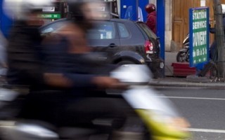 巴黎人写实（二） 便捷的二轮摩托车