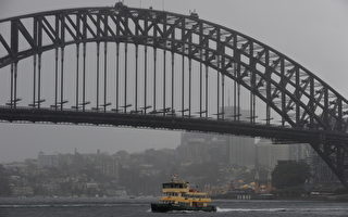 大暴雨威胁着悉尼海港大桥