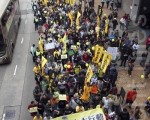 3月4日，香港人民力量、香港人網發起「打小人」遊行活動，表達對政府施政及特首選舉的不滿。（攝影：潘在殊/大紀元）