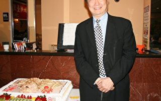 王竹青召建中校友 扩大社区服务