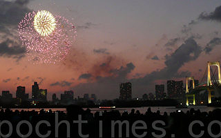 组图：“3·11”地震周年东京湾祈愿灯笼
