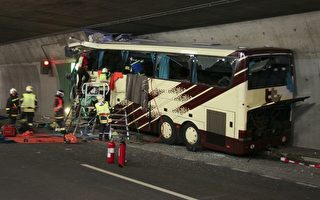 瑞士车祸致28死 死者多为儿童