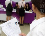 台青貧族拚經濟 蜂擁立志當空姐