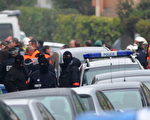 3月21日，法国警察包围了包括屠杀4名犹太人在内的谋杀犯嫌疑人。(PHILIPPE DESMAZES/AFP/Getty Images)