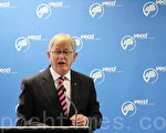 澳聯邦反對黨金融事務發言人羅布（Andrew Robb）先生在3月16日的演講中。（攝影：劉珍/大紀元）