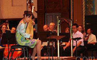 著名琵琶演奏家吳蠻聖地亞哥舉行音樂會