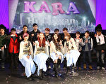 韓國女子偶像團體KARA首次訪台辦歌迷見面會，使用多點觸控互動牆與歌迷零距離接觸。(圖/公關公司提供)