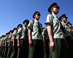 中国全国各大院校学生部紧急通知,要求注意学生动向,防止群体聚集。在大纪元获得的一份北京大学召开学校干部会议传达内容披露,中央要求学校强化对干部的教育监督、舆论引导、维稳等。随后11点,中共官方正式宣布解除薄熙来党内职务。(图片:法新社)