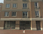 薄瓜瓜在哈佛大學校園附近的豪華公寓大門外觀。（谷歌StreetView圖片）