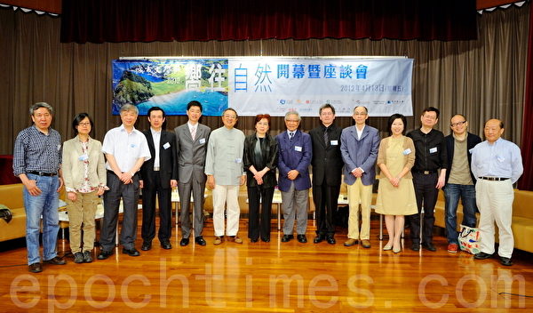 香港城市文學節以嚮往自然為主題,應邀參加的包括章詒和女士、閻連科先生、張煒先生、焦桐教授等十多名中港台作家。(攝影:祥龍/大紀元) 香港城市文學節以嚮往自然為主題,應邀參加的包括章詒和女士、閻連科先生、張煒先生、焦桐教授等十多名中港台作家。(攝影:祥龍/大紀元)