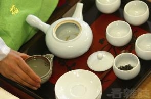 早在唐代，中国人便饮茶成风。如果说茶是中国人的“国饮”，一点也不为过。 (摄影︰Getty Images)